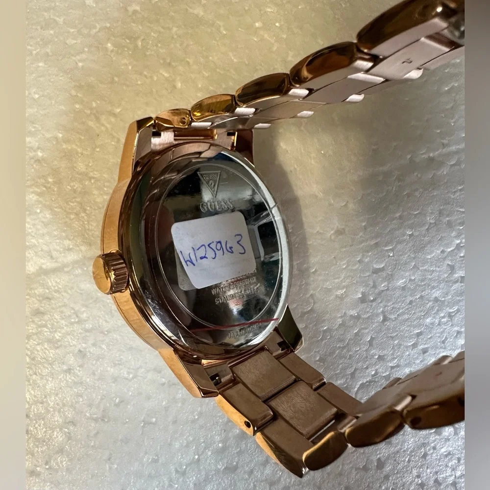 RARE GUESS GENTS ROSE GOLD TONE CASE ROSE GOLD TONE STAINLESS STEEL WATCH - Picture 5 of 5